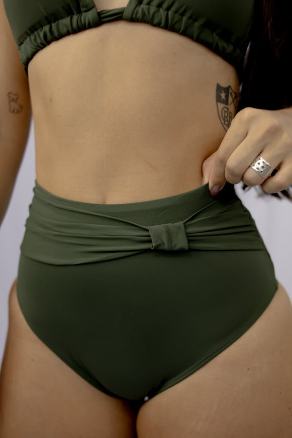 CALCINHA HOT PANTS DETALHE FRENTE VERDE MILITAR